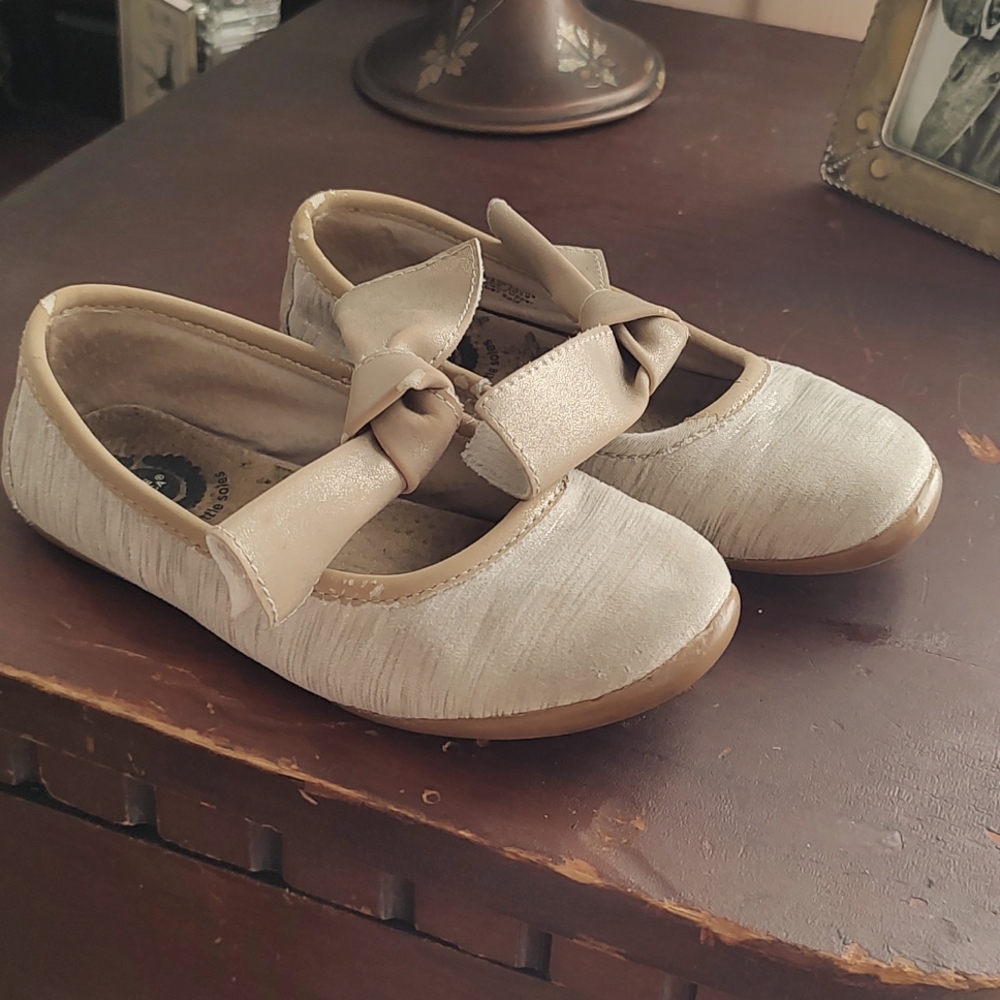 Livie & Luca Halley Ballet Flats with Bow in Cream Tinsel, size 10